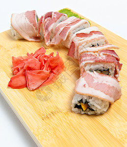 带培根的胶卷美味熏肉白色寿司食物美食绿色小吃图片