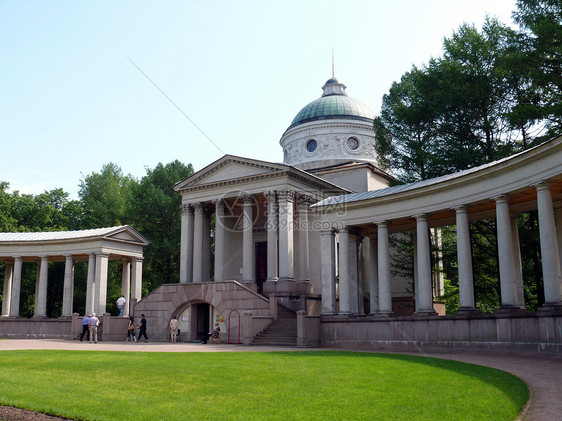 约苏波夫王子的墓穴 在阿克汉盖尔斯科耶庄园博物馆财产旅行柱廊阳光建筑学贵族纪念碑历史草地图片