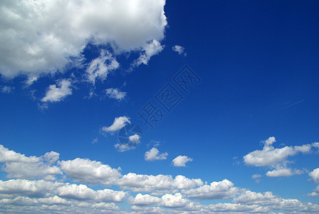 蓝蓝天空阳光臭氧白色场景云景自由天际天气环境气象图片