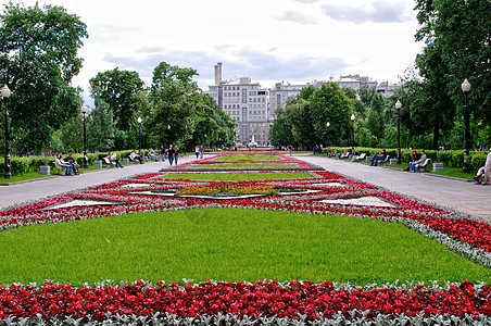 俄罗斯莫斯科Bolotnaya广场花朵图片