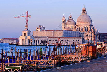 威尼斯 圣玛丽亚德拉拉萨鲁特宗教起重机建筑运河码头景观橙子全景旅行蓝色图片