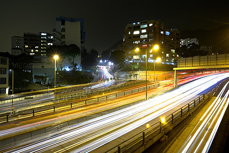 晚上的交通和城市地标首都商业天际速度场景旅行驾驶街道汽车图片