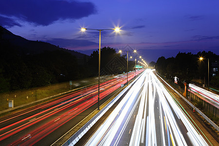 夜间公路运输戏剧性景观速度建筑车辆交通公共汽车街道汽车图片