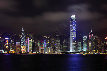 2012年晚上的摩天大楼表演戏剧性景观场景港口建筑地球蓝色建筑学天空城市图片