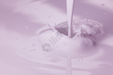 倾灌液体粉色酸奶牛奶图片