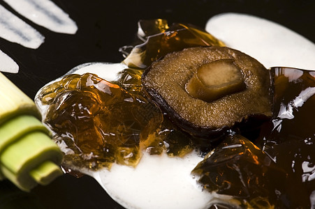 分子胃蘑菇汤美食草本植物奶油白色琼脂蔬菜脆皮食物盘子起动机背景图片