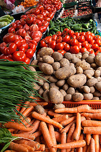 市场上的水果和蔬菜生物生态绿色土豆摊位店铺黄瓜农场饮食沙拉图片
