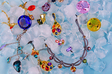 冰上的珠宝礼物手工宏观金属反射财富团体钻石冻结耳环图片