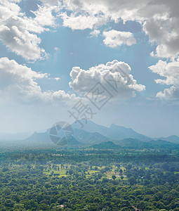 从Sigiriya山进入斯里兰卡锡兰山谷地形森林公园地平线树木热带蓝色岩石天线花园图片