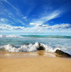 海洋海岸海浪中的石头支撑冲浪流动海滩热带运动地平线波纹风景反射图片