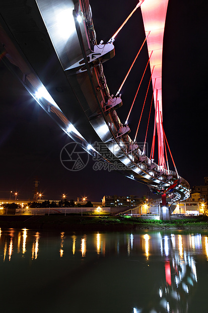 台湾夜里桥戏剧性商业路口旅行曲线建筑车道地标反射景观图片