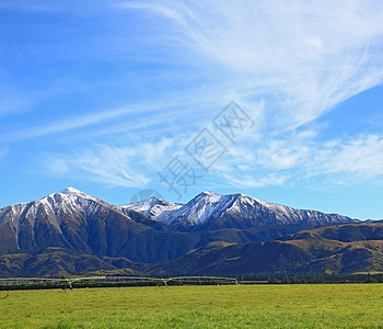 新西兰南部高山的雪山 阳光明媚的冰山图片