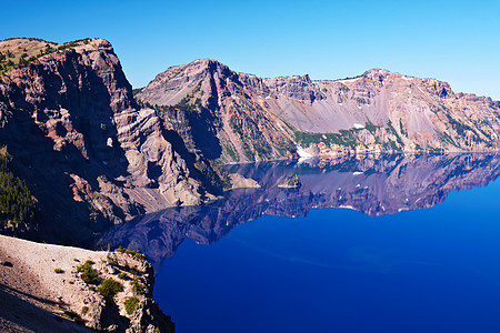 克拉鼠湖池塘树木旅行陨石火山绿色公园火山口蓝色风景图片