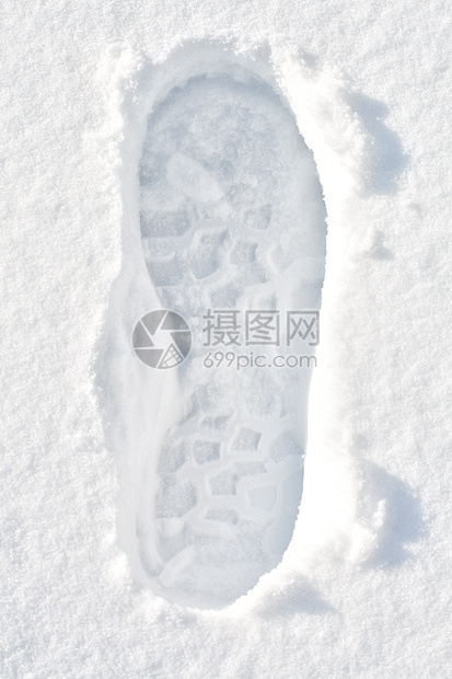 雪上积雪足足迹图片