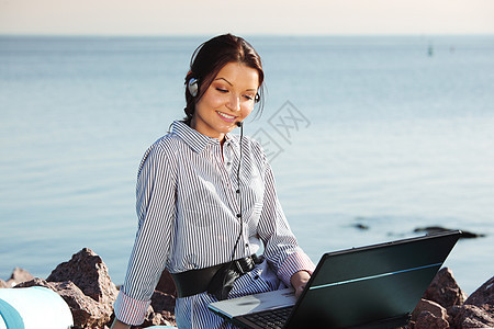 自由连接网络工作女孩天空商业成人学生电脑旅行蓝色图片
