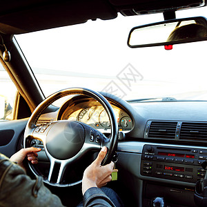 驱动司机旅行内饰运输公路安全汽油速度手指车速水平图片