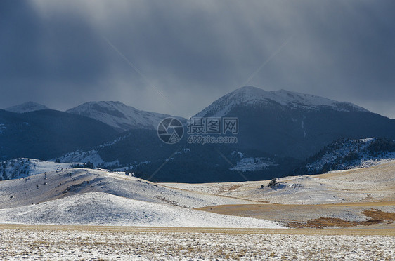 美国蒙大拿州麦迪逊县冬季格雷威利山脉图片