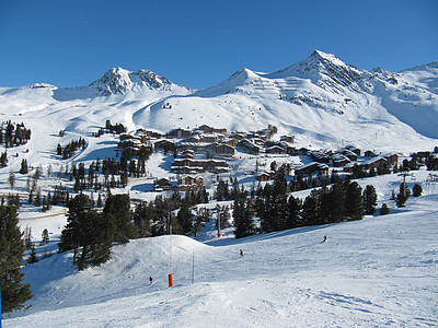 阿尔卑斯山的景象 高山上的蓝天空山脉丘陵蓝色寒冷爬坡青鸟天空背景图片