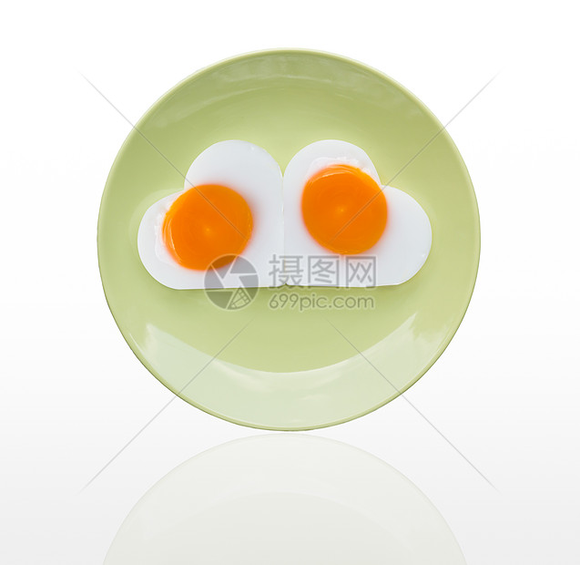 绿色菜盘上煎鸡蛋心油炸盘子忠诚产品生活喜悦食物烹饪图片
