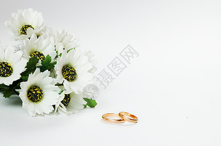 结婚戒指和鲜花蜜月卡片新娘花束念日女性花朵订婚生活夫妻图片