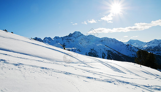 冬季雪山滑雪阴影人行道天空日光天气场景小路太阳蓝色图片