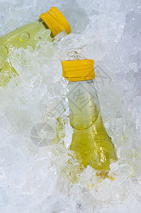 黄黄矿物质盐饮水瓶瓶子口渴补水商业作品来源软木矿物保湿液体图片