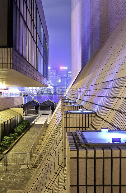 夜间现代建筑游客城市蓝色工作建造天际日落摩天大楼旅行玻璃图片