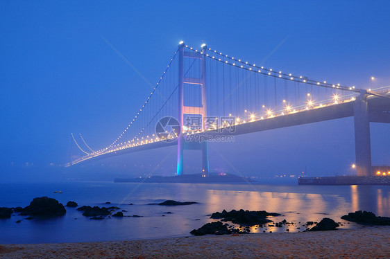 清马桥夜幕地标场景天空岩石蓝色景观海洋石头运输速度图片