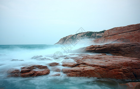 岩石海岸和深水中模糊的水 香港阳光海洋风景热带蓝色季节日落天气太阳旅游图片