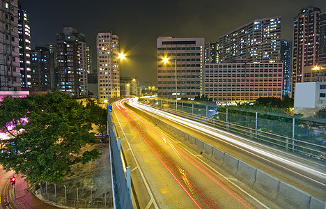 桥和城的夜间汽车日落街道天空广告牌商业运输城市住宅夜生活图片