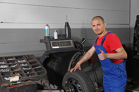 工作机械工店铺工人服务检查车库轮胎作坊机械师保养修理工图片