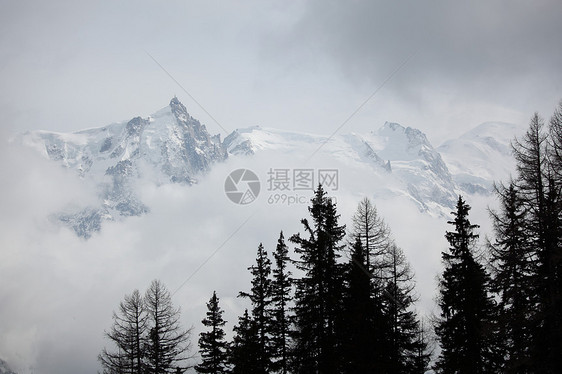 山上有高山蓝色单板岩石旅行季节冰川运动冻结暴风雪全景图片