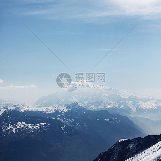 山上有高山单板阳光远足爬坡天空岩石冰川暴风雪活动运动图片
