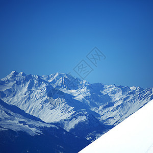 山上有高山冰川阳光顶峰蓝色旅游活动滑雪旅行暴风雪远足图片