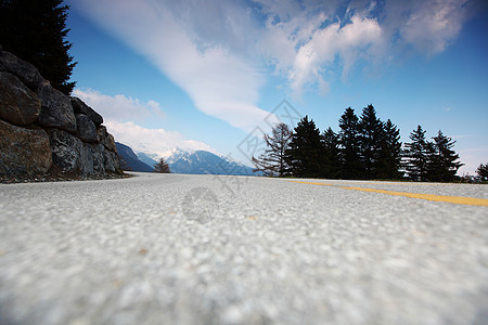 山山公路国家速度曲线天空运输旅行车道小路沥青土地图片