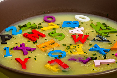 字母汤汤美食食物小吃盘子公司概念面条蔬菜饮食宏观图片