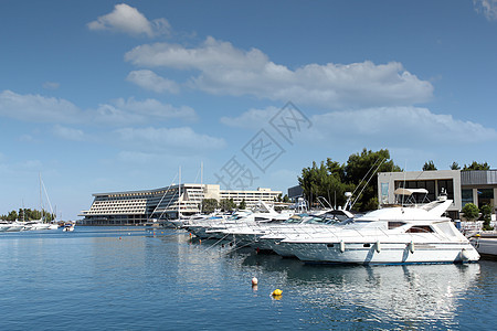 有游艇和船只的港口港旅游娱乐蓝色航海奢华血管游船运输假期航行图片