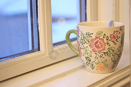 喝茶时间窗户花朵背景图片
