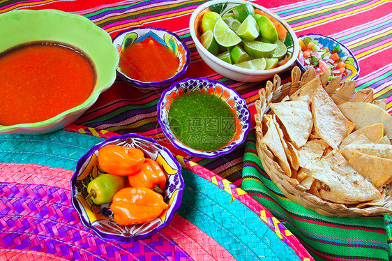墨西哥食物种类繁多 辣椒酱玉米柠檬桌布刮刀午餐玉米片垃圾美食筹码情调肉汁蔬菜图片