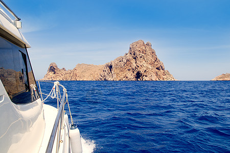 Ibiza游艇抵达Es Vedra岛图片