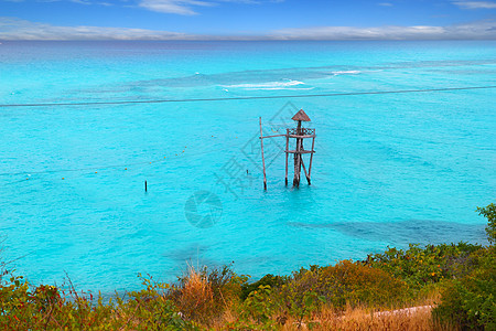 加勒比海平面松绿石海海拔阳伞乐趣高度小屋旅游运动海岸情调旅行图片