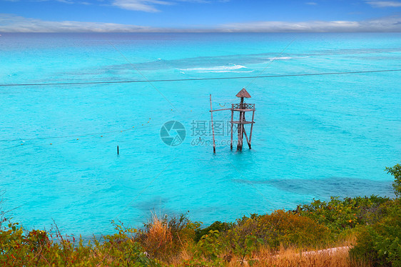 加勒比海平面松绿石海海拔阳伞乐趣高度小屋旅游运动海岸情调旅行图片