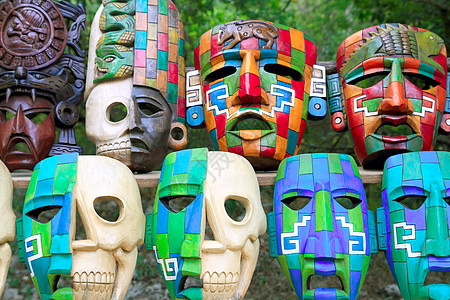丛林中多彩的玛雅面罩印度文化艺术木头雕刻市场宗教头骨手势面孔传统面具图片