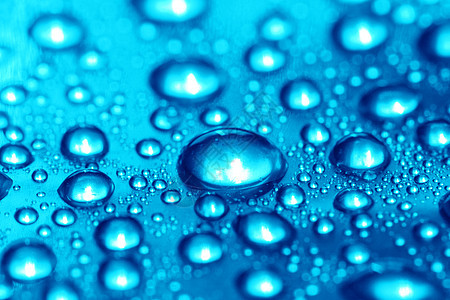 蓝水滴飞沫雨滴珠子反射气泡宏观天气液体蓝色风暴图片