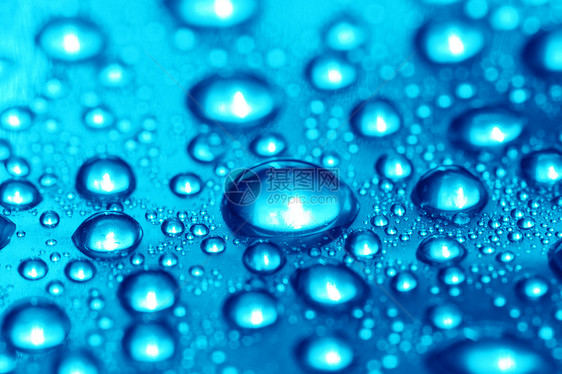 蓝水滴飞沫雨滴珠子反射气泡宏观天气液体蓝色风暴图片