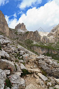 在卡蒂纳西奥多洛米特山中徒步旅行图片