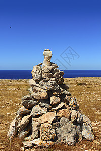 希望有石头来许愿 风将带来旅游假期海岸蓝色海洋岛屿地标旅行晴天海景图片