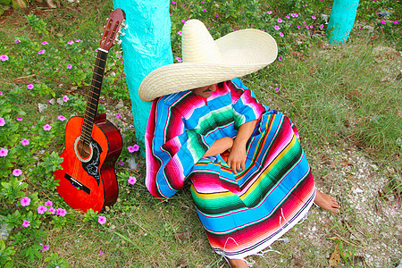 墨西哥懒惰的苏布雷罗帽子 男人poncho午睡花园主义乐队雨披树干吉他大男子衣服热带太阳边帽图片