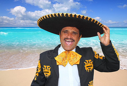 沙罗马里亚奇在墨西哥海滩欢唱大男子乐队戏服热带衣服男性快乐歌手帽子边帽图片