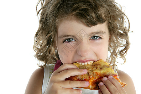 小女孩吃着饥饿的比萨饼特写肖像女性女孩享受童年乐趣头发女儿食物午餐小吃图片